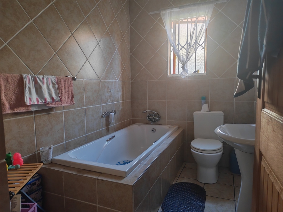 3 Bedroom Property for Sale in Waterval East North West